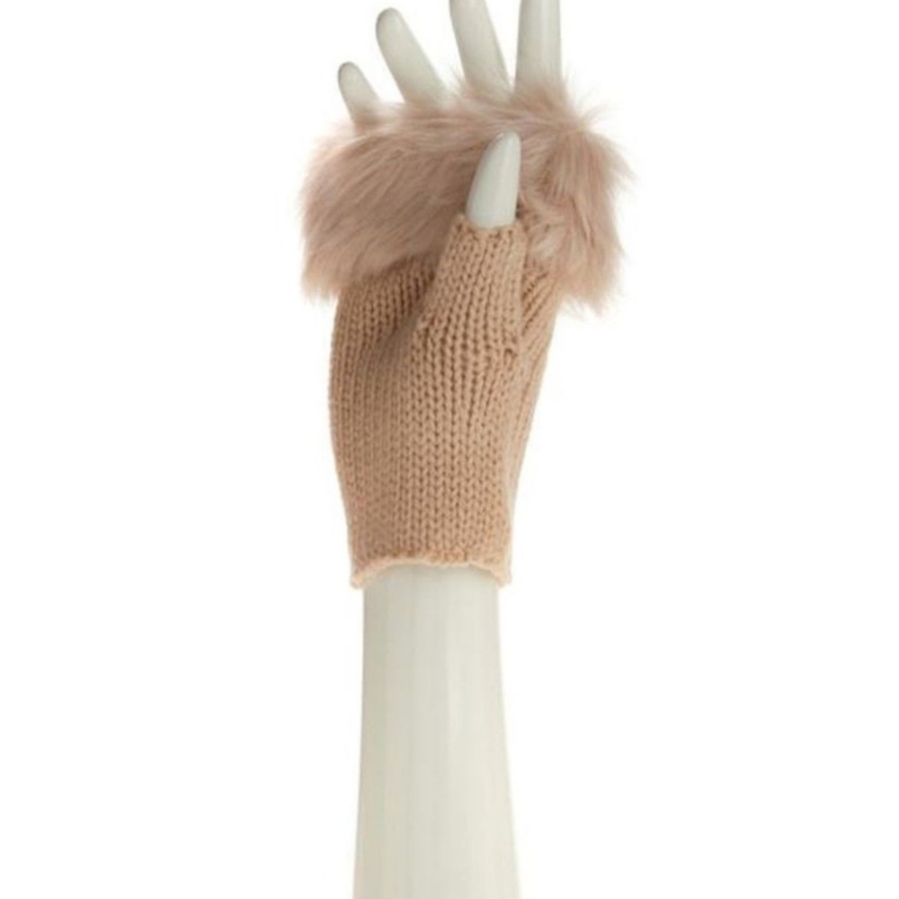 New with tags Cutations faux fur set